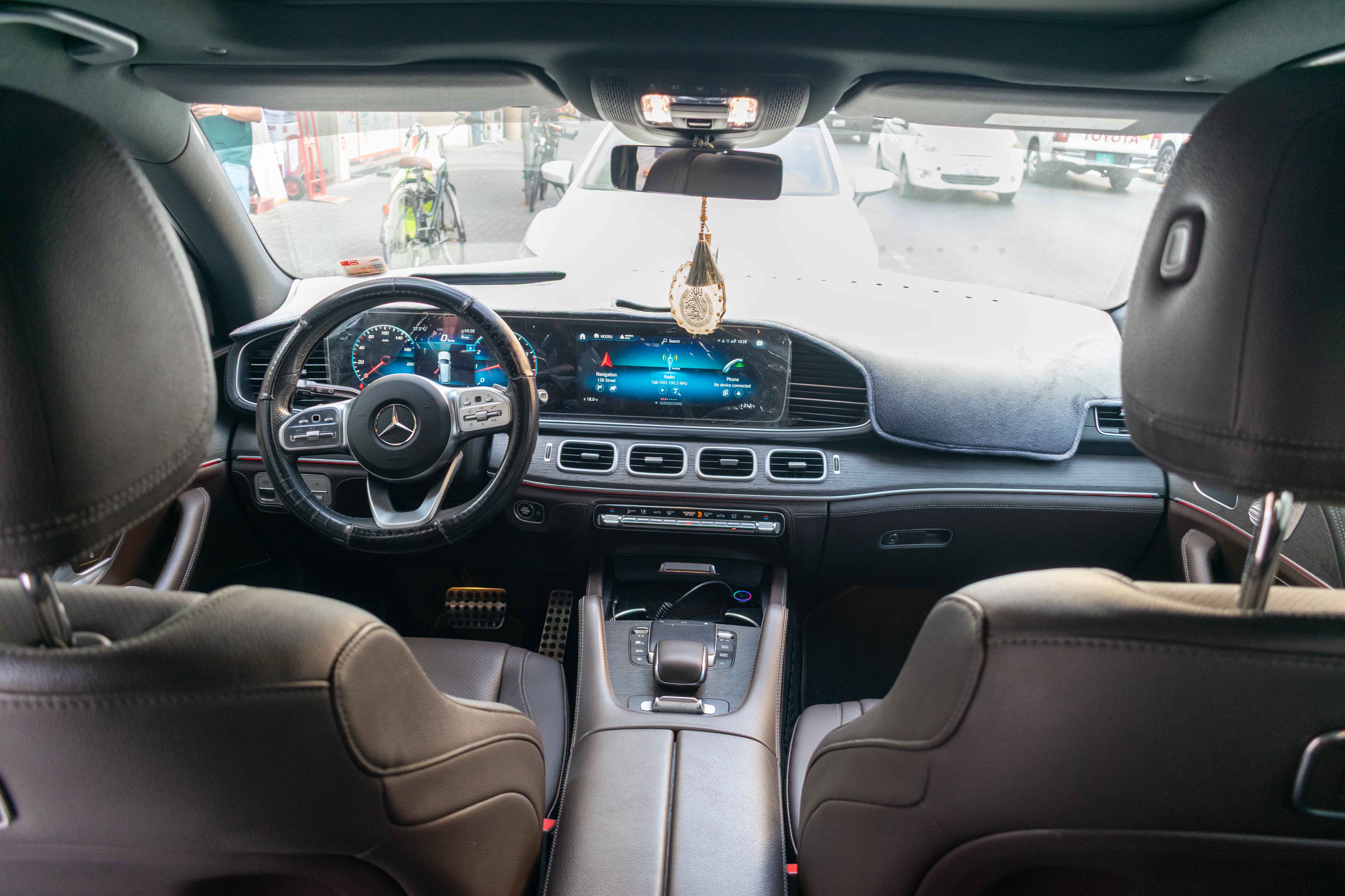 White Mercedes Benz GLS 450 4MATIC 2021